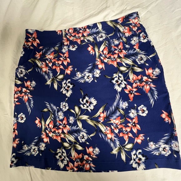 MARIO SERRANI PULL ON STRETCH SKORT SKIRT BLUE FLORAL SMALL  NEW WITHOUT TAGS - Picture 2 of 7